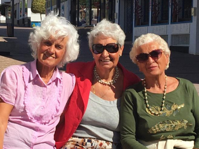 Bloccate alle Canarie con le ceneri della sorella: dopo tre mesi trovano un volo per tornare