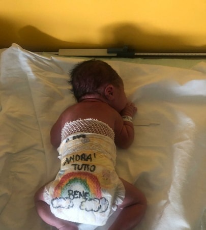 Nascere ai tempi del Coronavirus: Adam ha conosciuto la zia dopo un mese