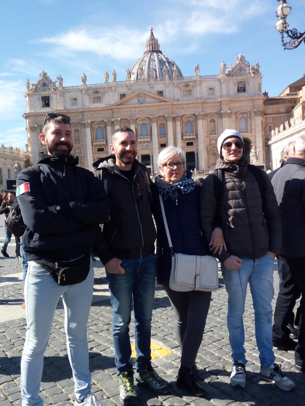 Auguri dai tuoi boys. (Da Marco,Matteo e Michele a mamma Graziella Vezzoli-Chiari)