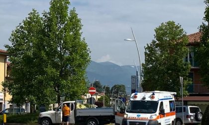 Paura per un ciclista a Capriolo, sul posto due ambulanze