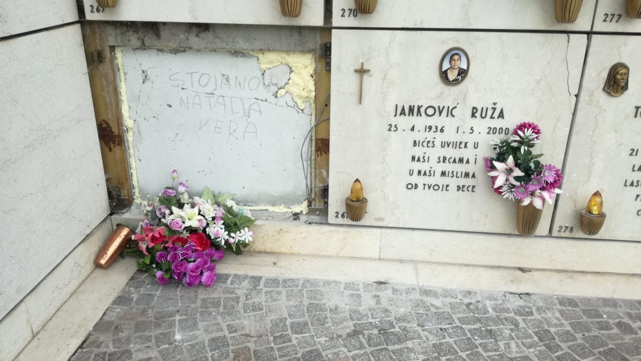 Profanata una tomba al cimitero di Calcinatello, rubati i gioielli