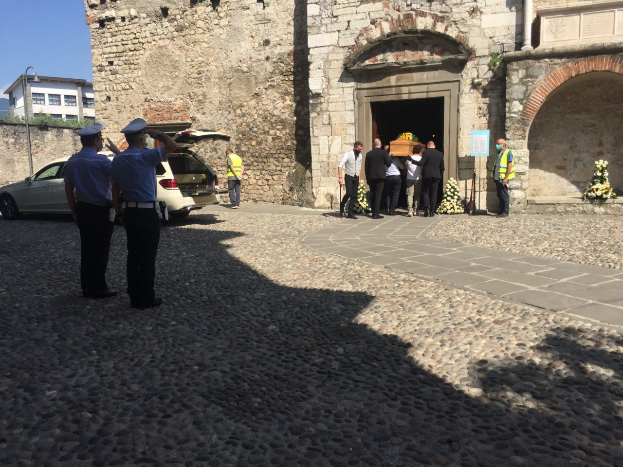 Lacrime e commozione ai funerali del 35enne Guido Speziani