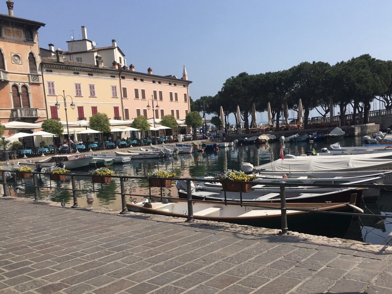 A Desenzano troppa gente, chiuso il lungolago