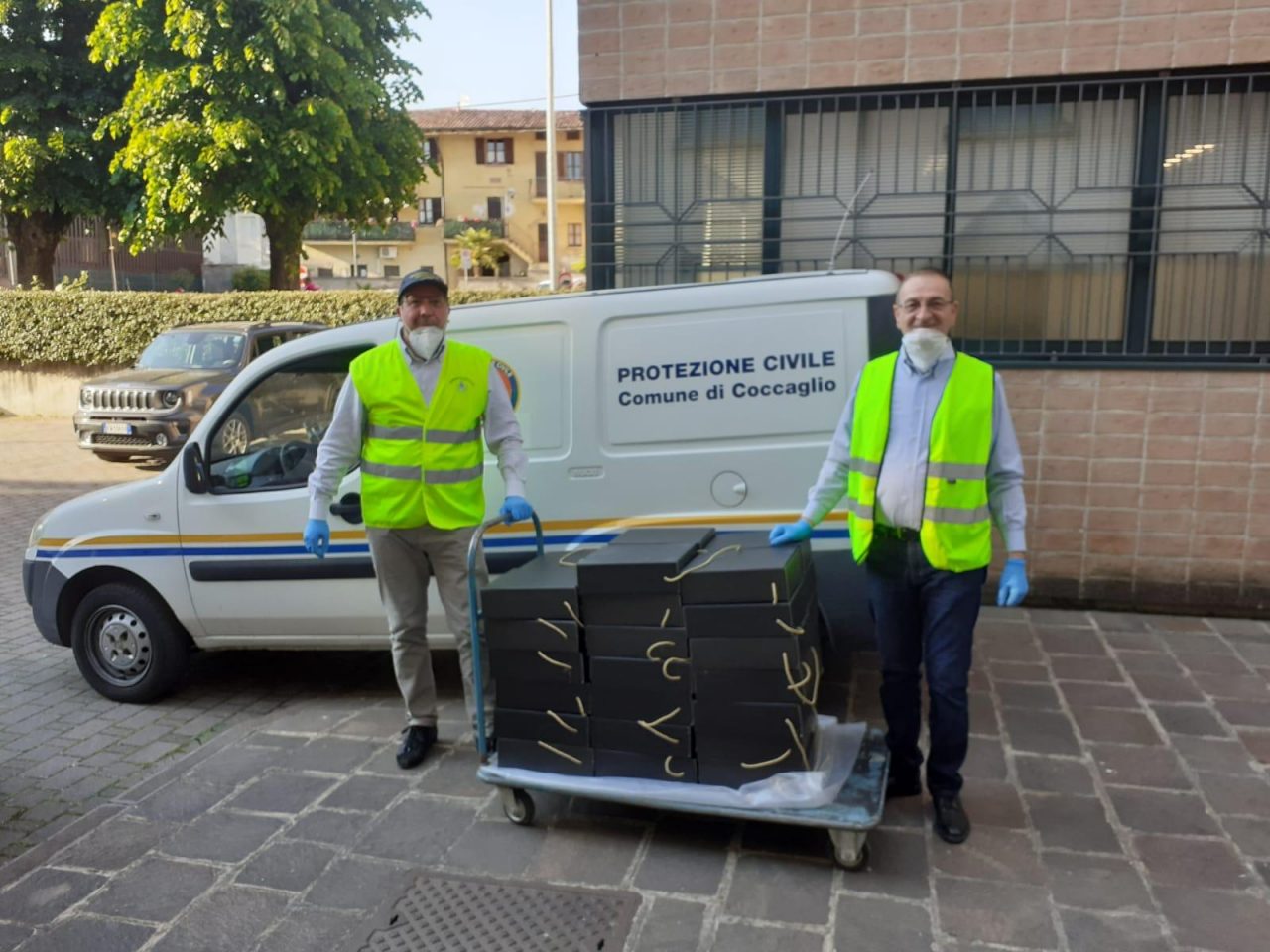 Le cantine di Coccaglio donano il Franciacorta alla protezione civile comunale