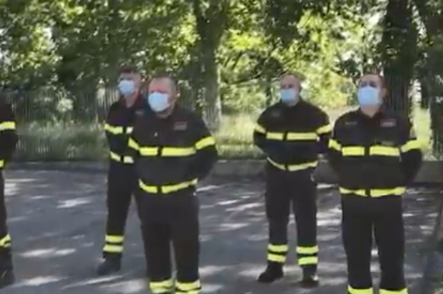 Il saluto dei Vigili del fuoco all’amico che li ha lasciati VIDEO