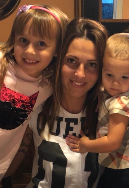 Tanti auguri alla mamma migliore del mondo! Sei speciale! Ti amiamo tanto mamma Stefania. Da Sofia e Paola di Castrezzato