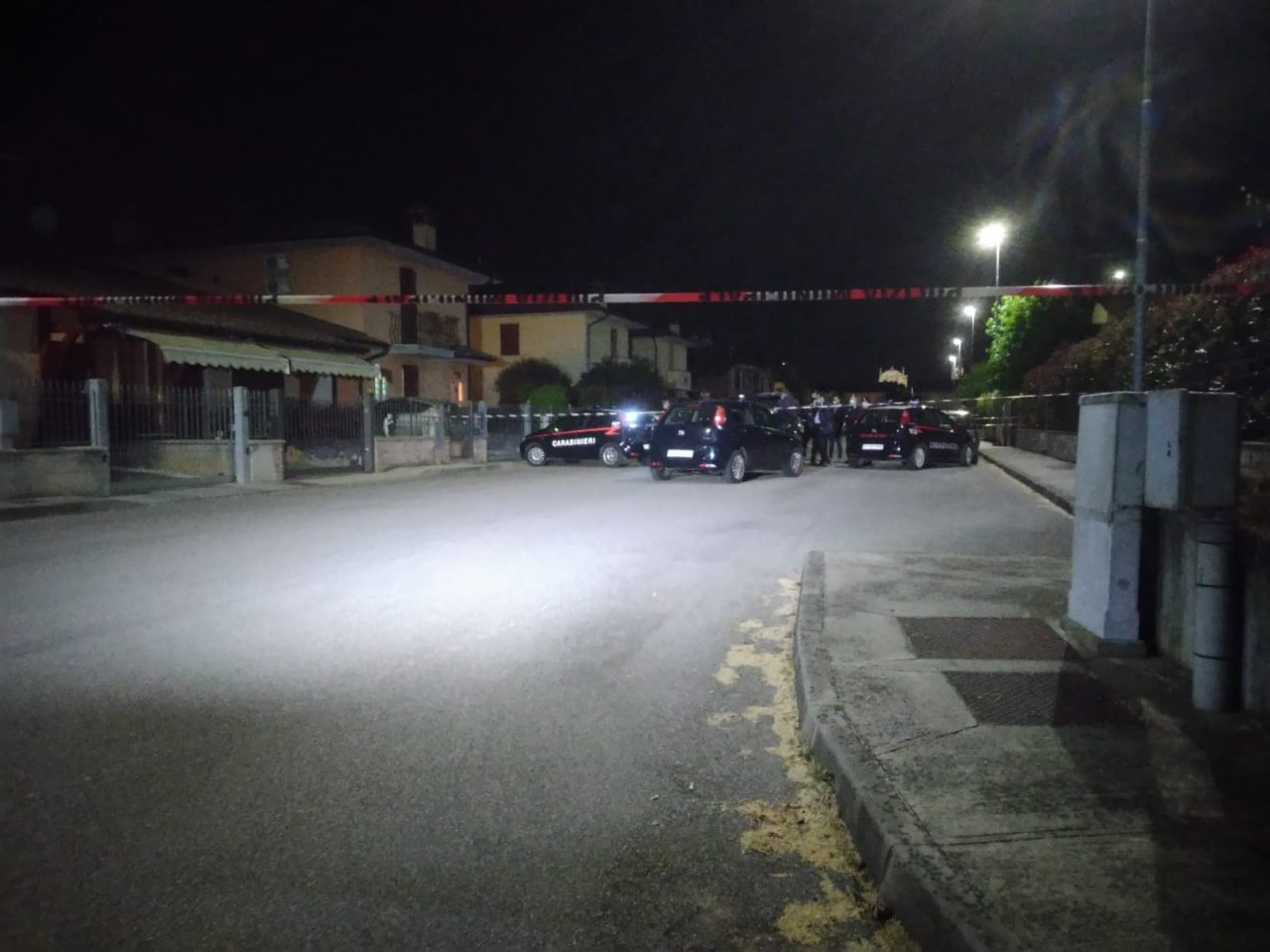 Tragedia nel bresciano, uccide la moglie davanti ai figli