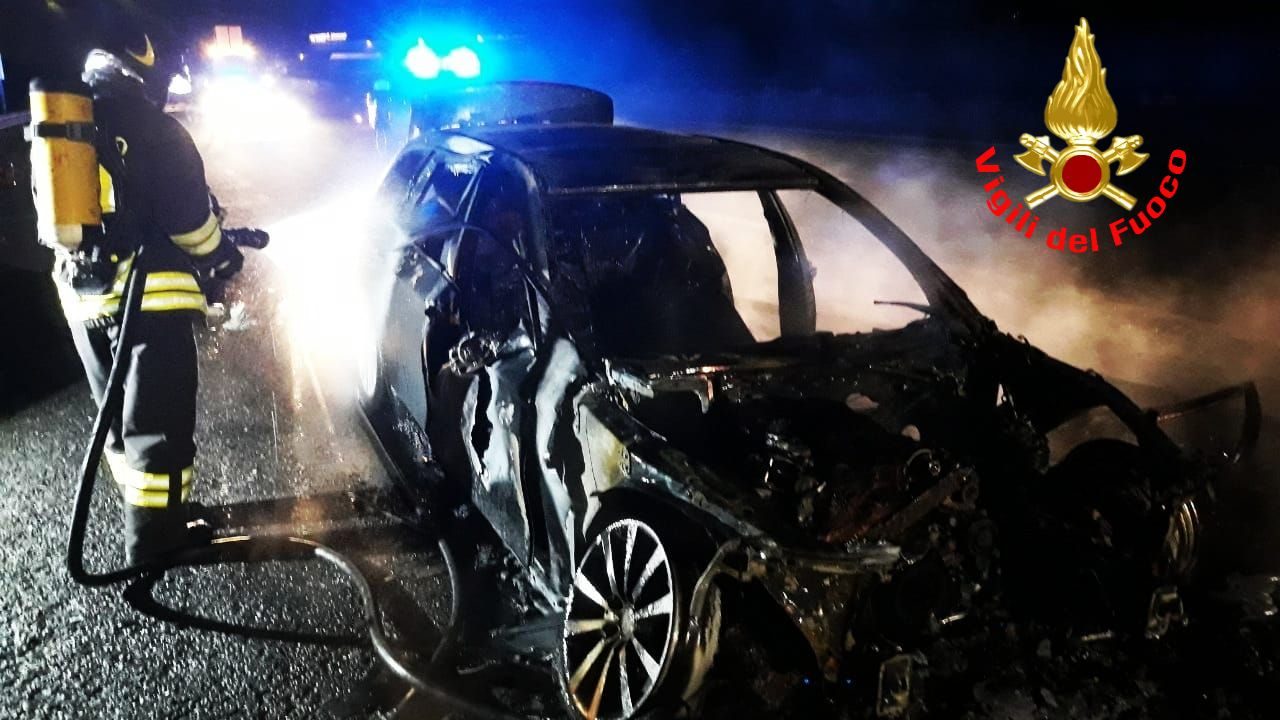 Incendio a Ospitaletto: colonna di fumo in autostrada