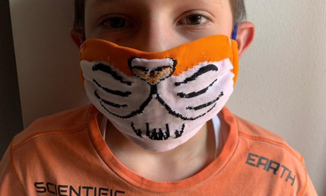 Areu dona duemila mascherine colorate ai figli di medici, infermieri e personale sanitario