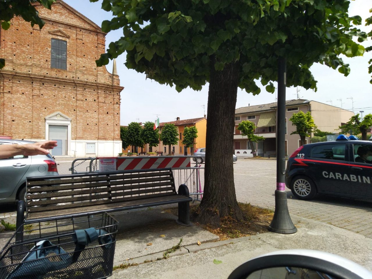 Il parroco si barrica in casa, arrivano Vigili del fuoco e Forze dell’ordine