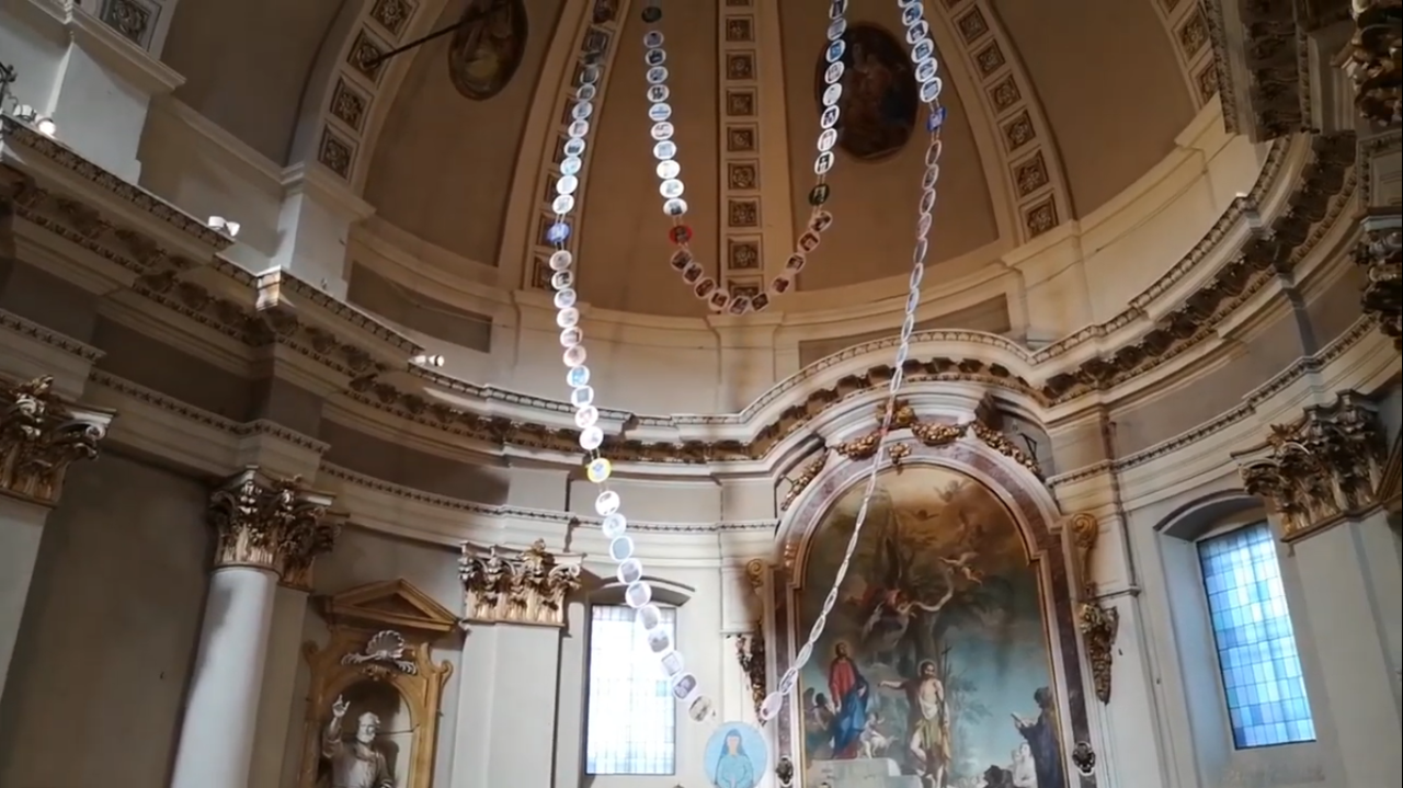 Un rosario gigante in Basilica grazie ai fedeli di Lonato