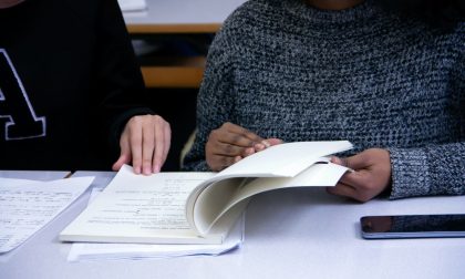 Videochiamate Whatsapp con il Punto Giovani per prepararsi agli esami