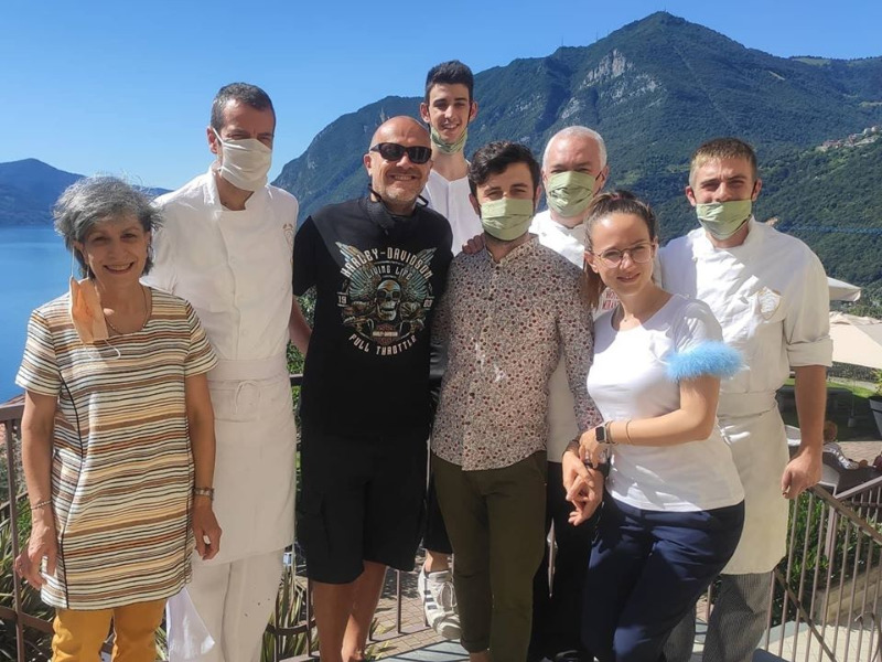 Max Pezzali ospite di un hotel sul lago d’Iseo