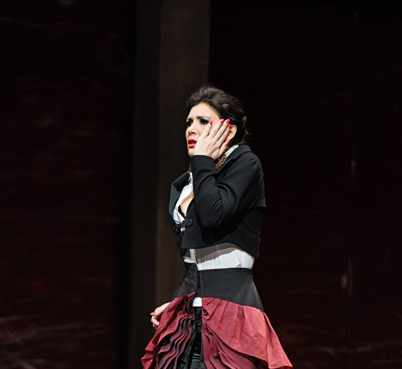 La voce della libertà: il mezzosoprano di Urago in scena con La Carmen