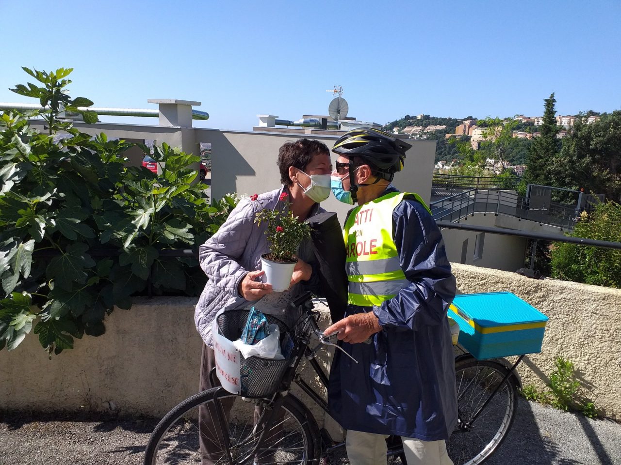 Fino a Nizza in bici a 73 anni per rivedere la sua dolce metà «L’amore mi ha dato la forza»