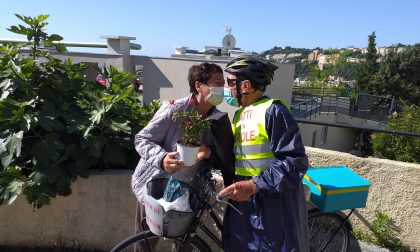 Fino a Nizza in bici a 73 anni per rivedere la sua dolce metà «L’amore mi ha dato la forza»