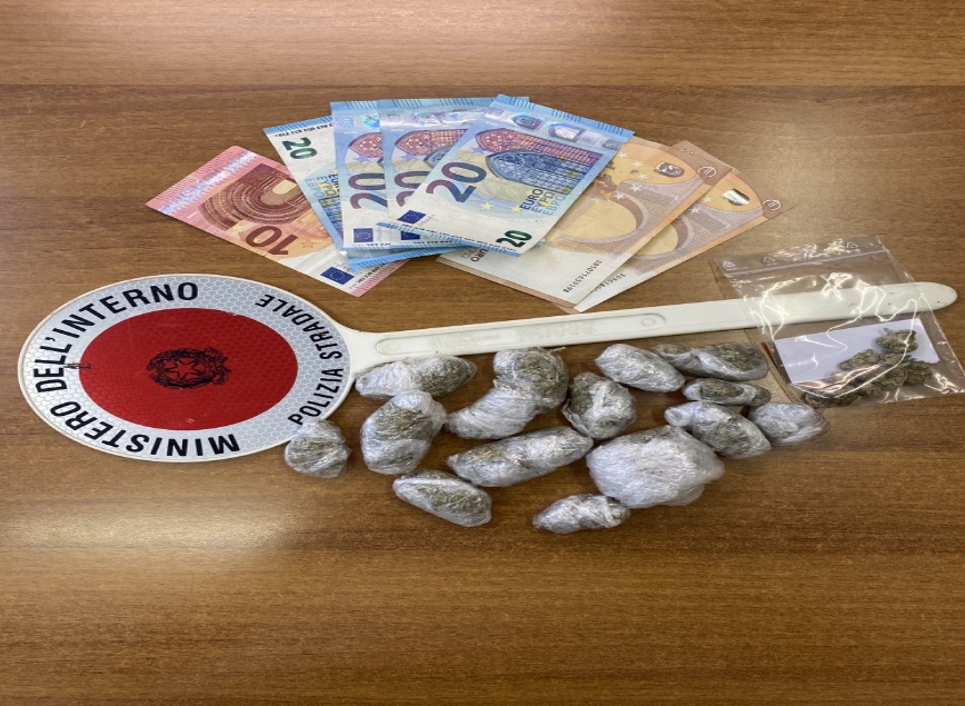 Arrestati due giovani per possesso e spaccio di stupefacenti