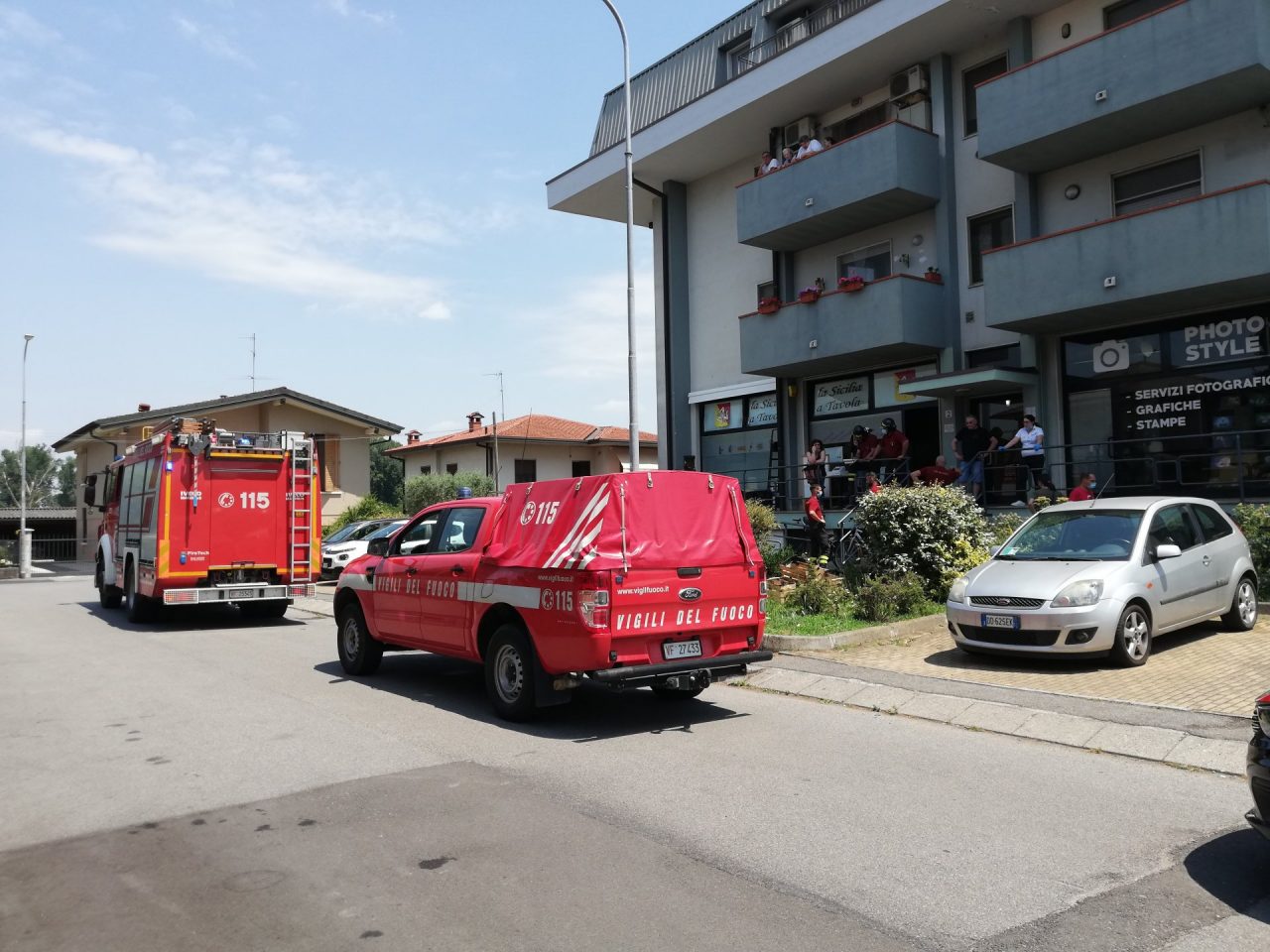 Paura a Verolavecchia per un incendio improvviso