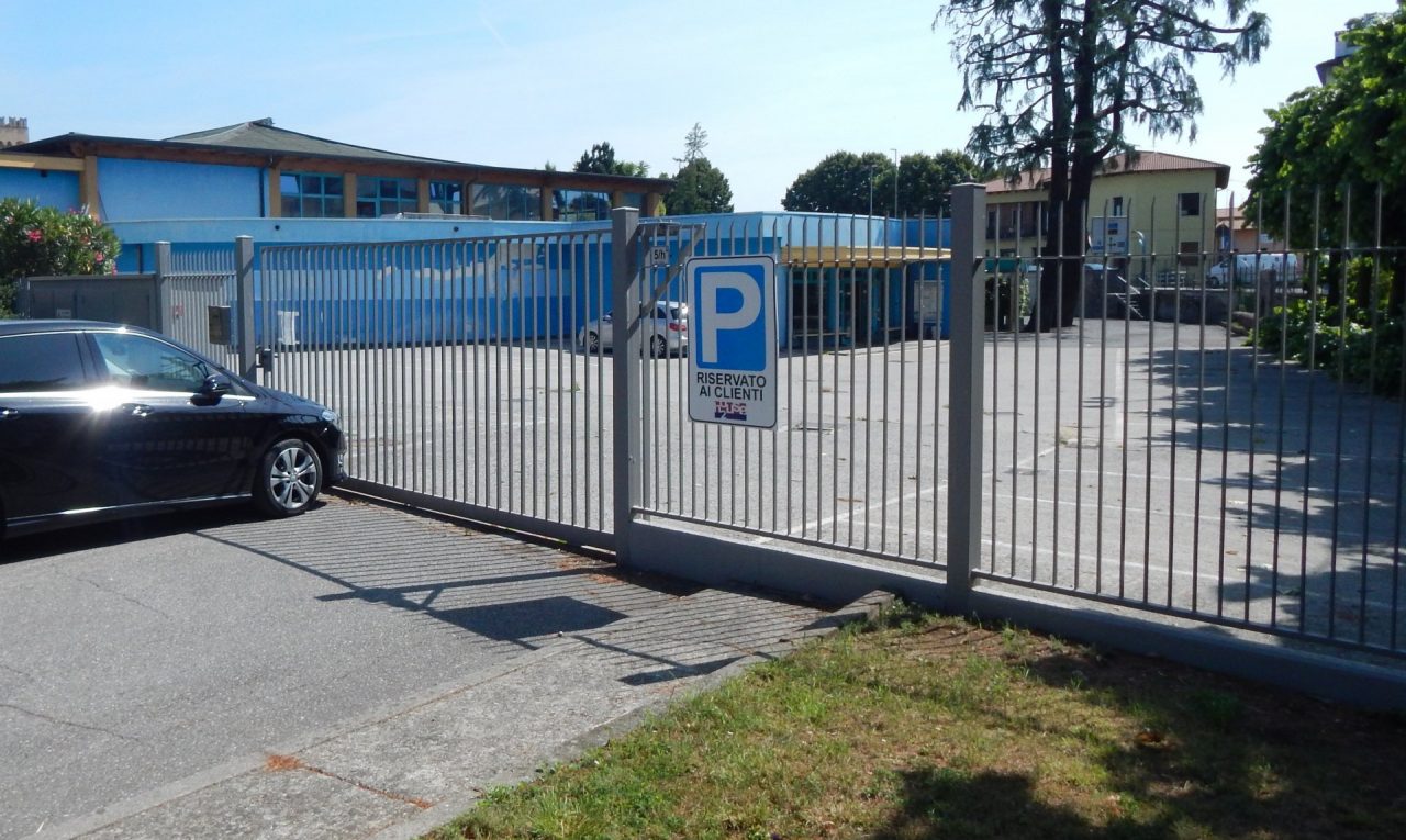 La piscina di Chiari non riapre ancora, ma si può nuotare a Calcio