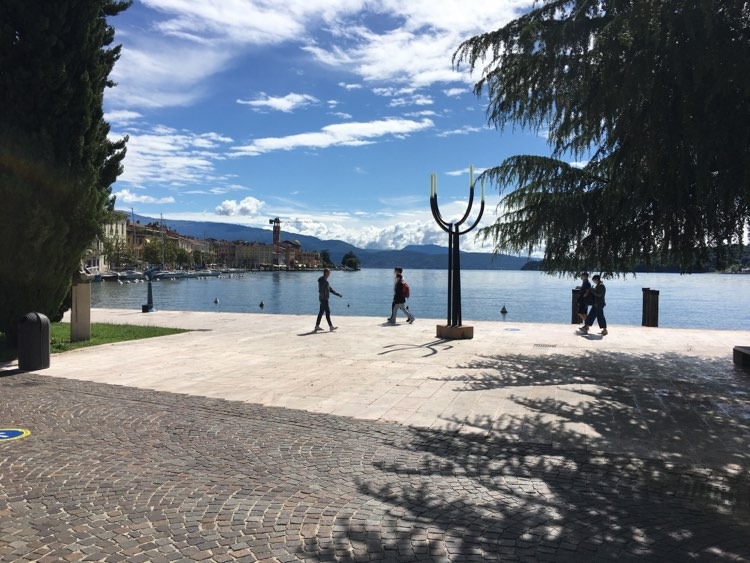 Salò, un albero della memoria per ricordare le vittime del Covid-19