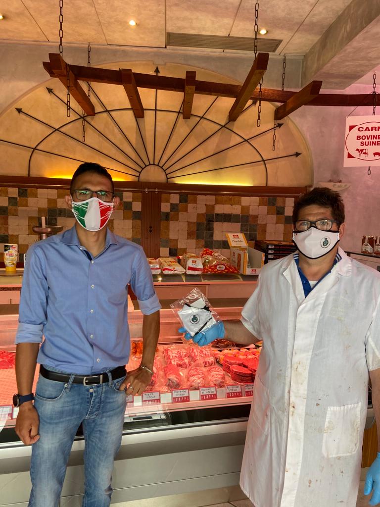 Azzano Mella, il Comune dona mascherine ai commercianti