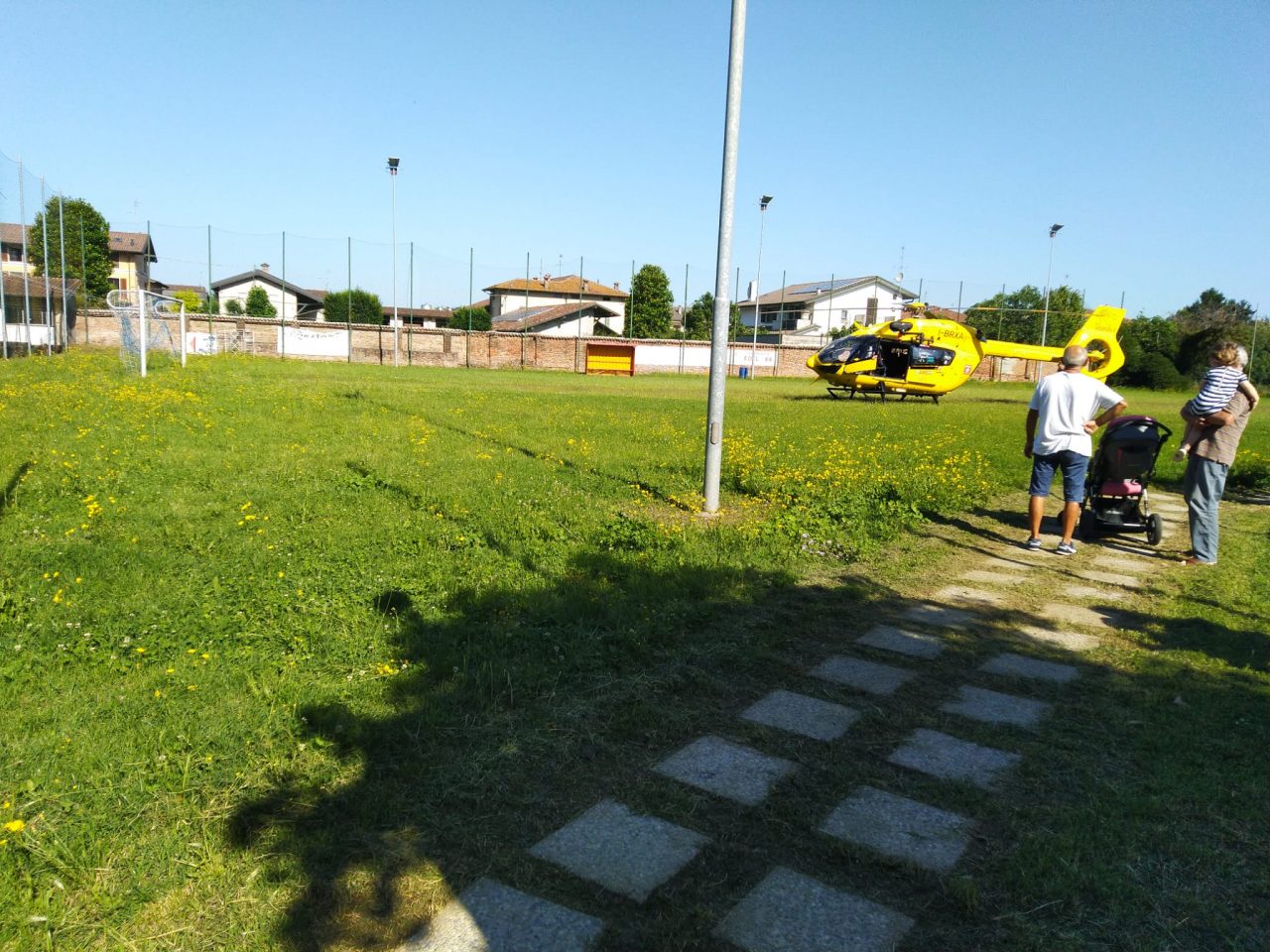 Si sente male al bar, 60enne soccorso dall’eliambulanza