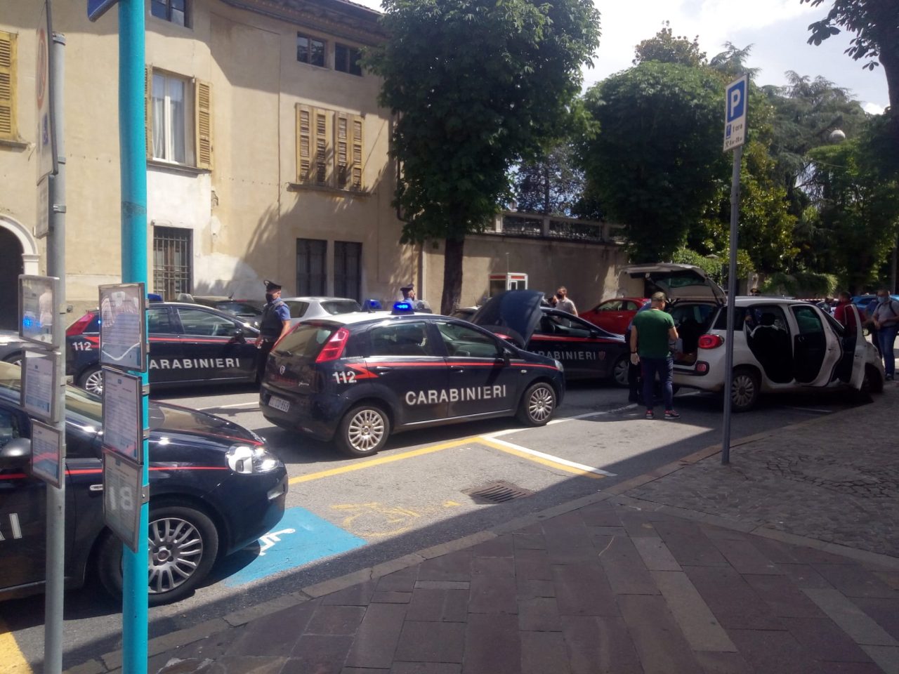 Folle inseguimento dopo la rapina a mano armata