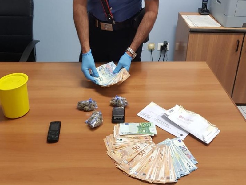 Spacciava marijuana a minorenni: arrestato pregiudicato di 46 anni