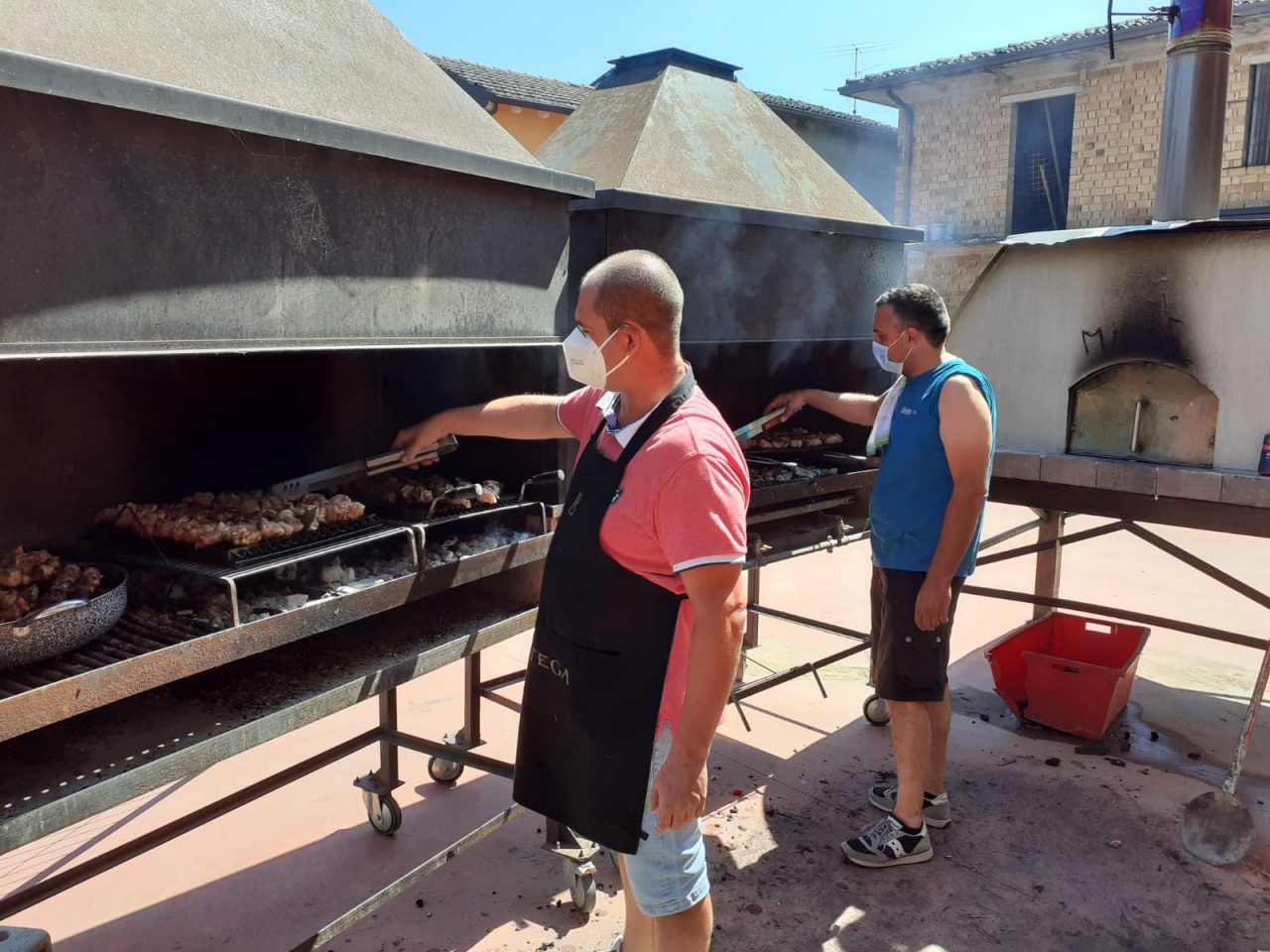Oltre 100 grigliate: a Milzano è record per il pranzo benefico