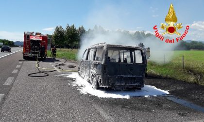 Fiamme in A4: incendiato un Van VIDEO