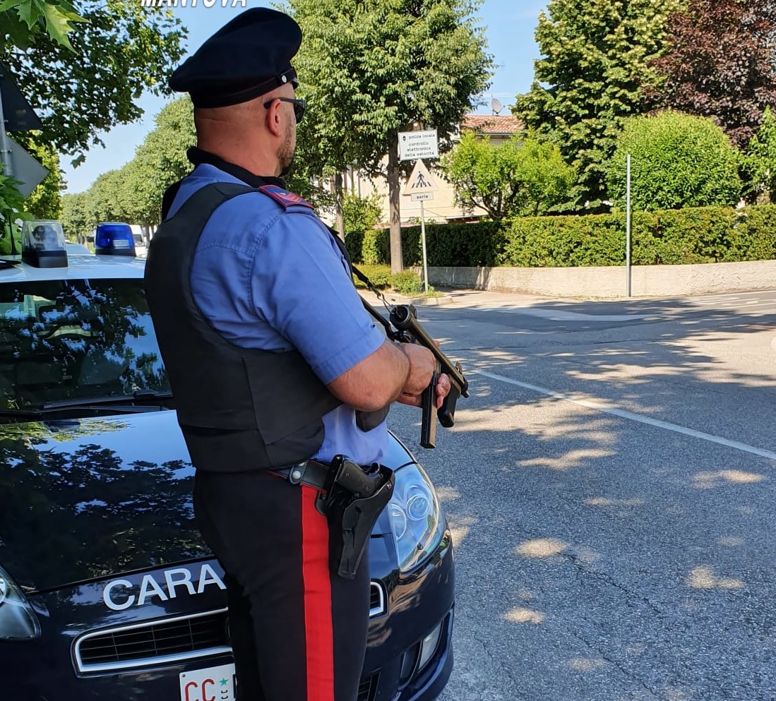 Regolamento di conti per questioni amorose: grave 20enne ferito col machete