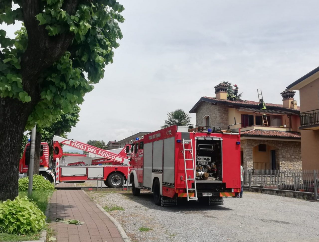 Vigili del fuoco in azione a Rovato