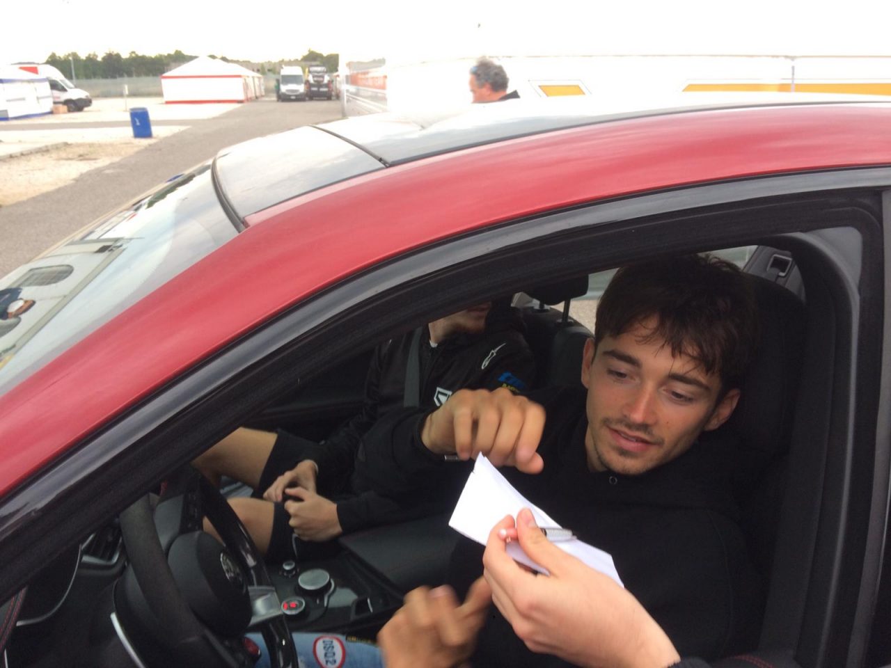 Charles Leclerc si allena a Lonato