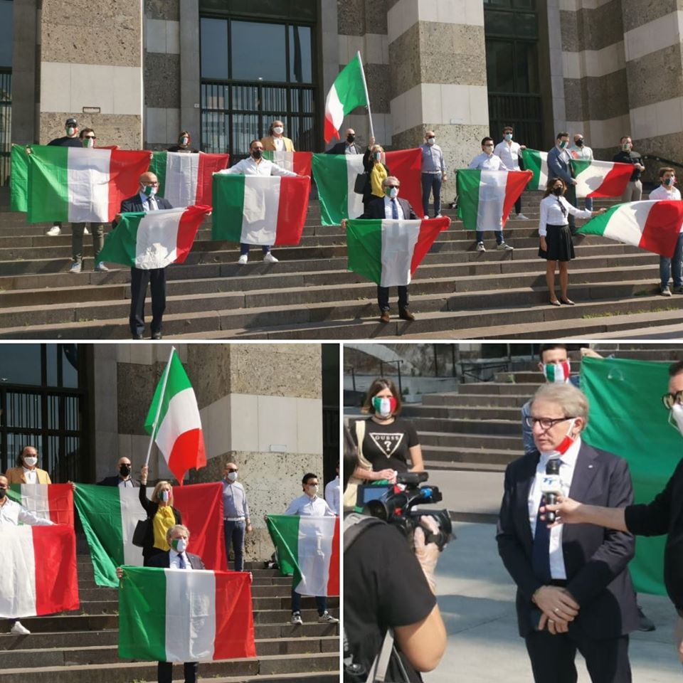 Fratelli d’Italia scende in piazza con i sindaci per protestare contro il Governo