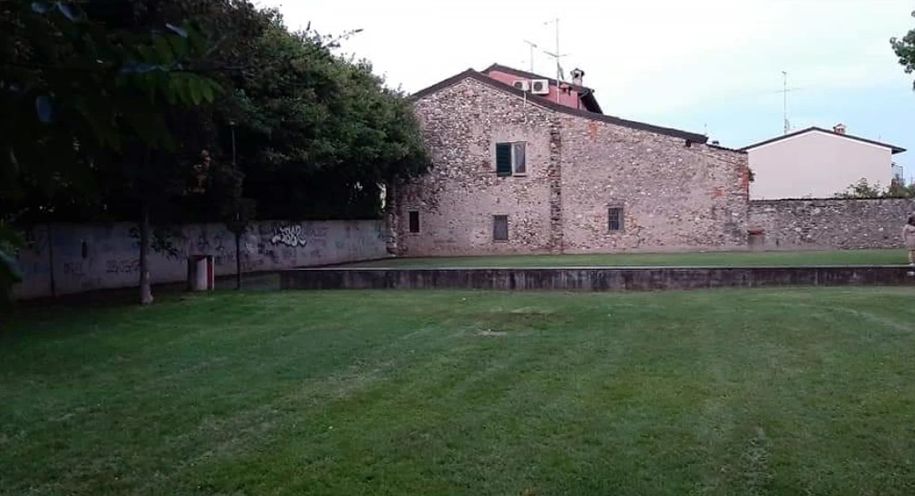 Altro «cemento» in centro al paese, i cittadini dicono no