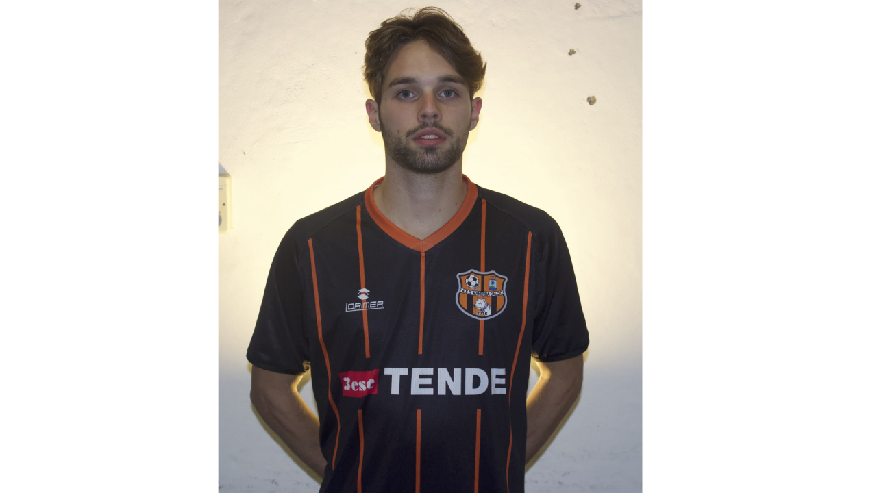 21enne muore schiacciato dall’auto