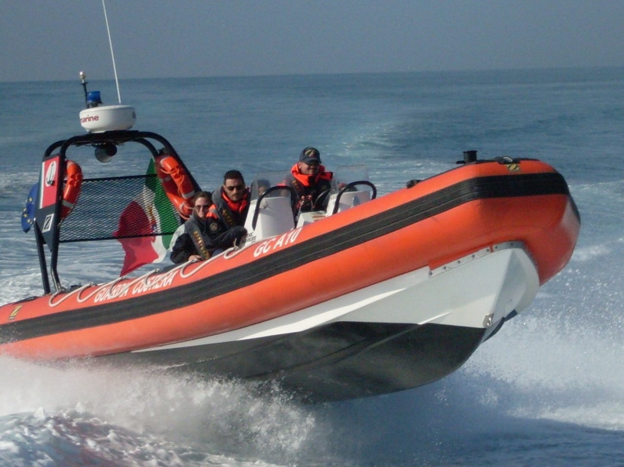 La Guardia Costiera salva sette persone a San Felice del Benaco