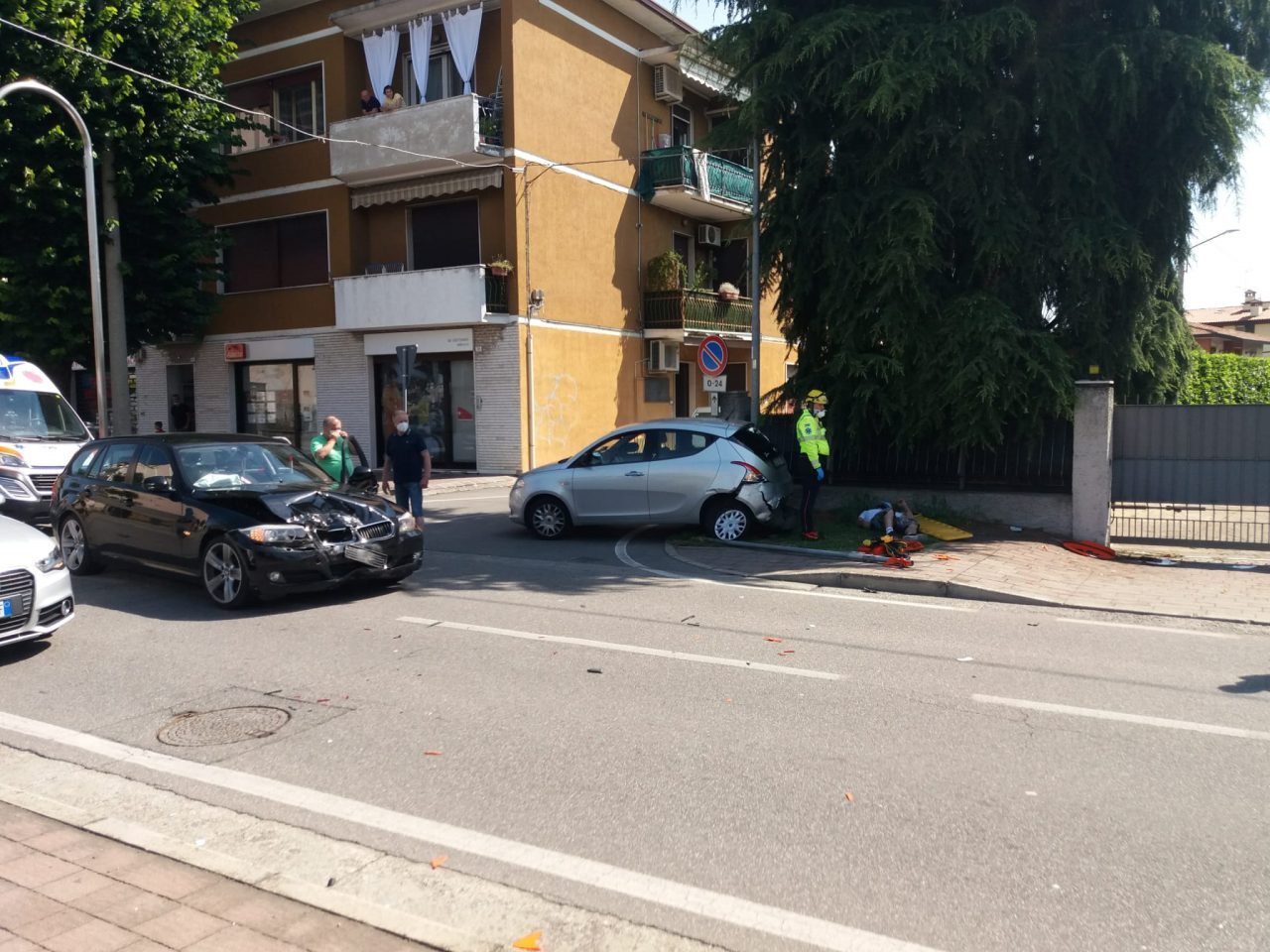 Violento scontro tra due auto a Rovato