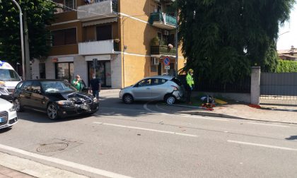 Violento scontro tra due auto a Rovato
