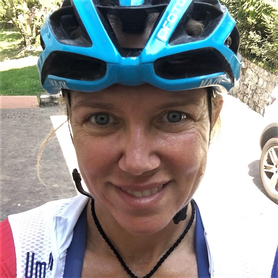 Travolta da un camion mentre si allena: è morta la ciclista Roberta Agosti