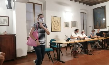 Fuoco incrociato in Consiglio comunale, Caterina Magri abbandona l'aula