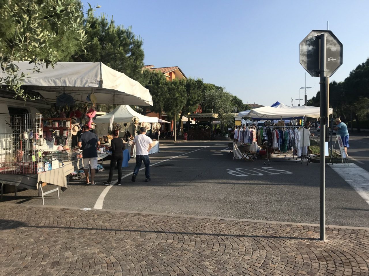 Torna il mercatino del venerdì sera a Sirmione