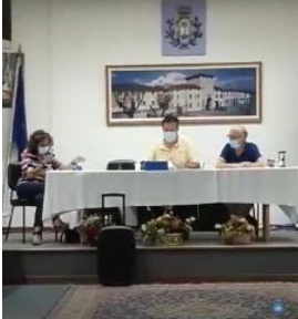 No all’accesso agli atti da remoto: «Venite in Comune»