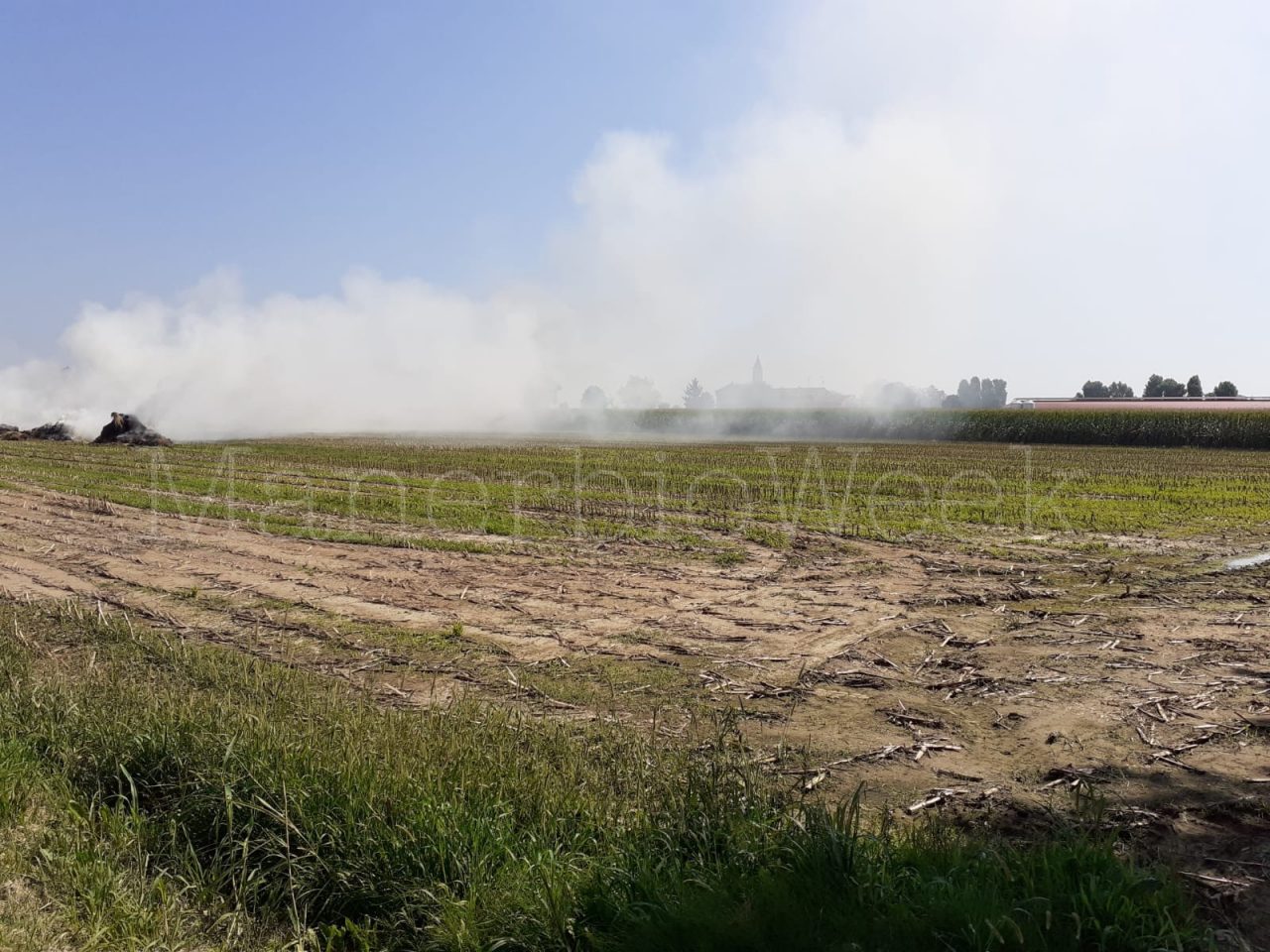 Cascina in fiamme a Gauzza