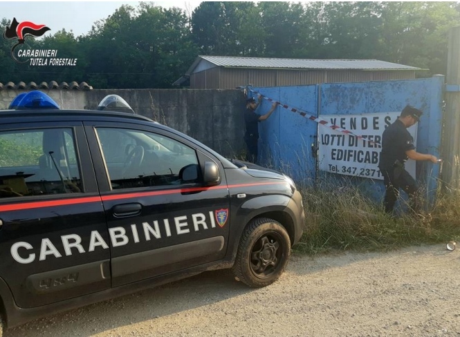Autodemolizione abusiva, scatta una denuncia e il sequestro dell’area