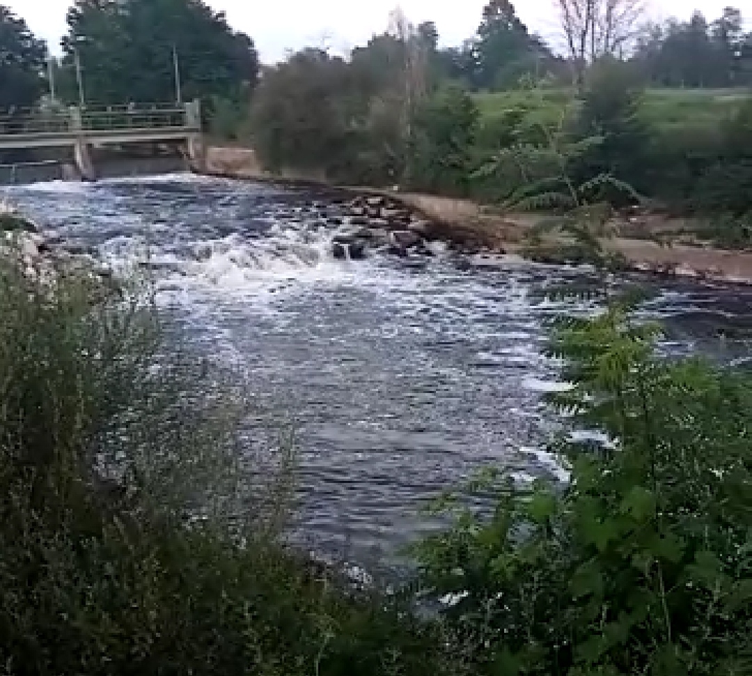 Ennesimo sversamento, l’acqua del Mella si tinge di nero IL VIDEO
