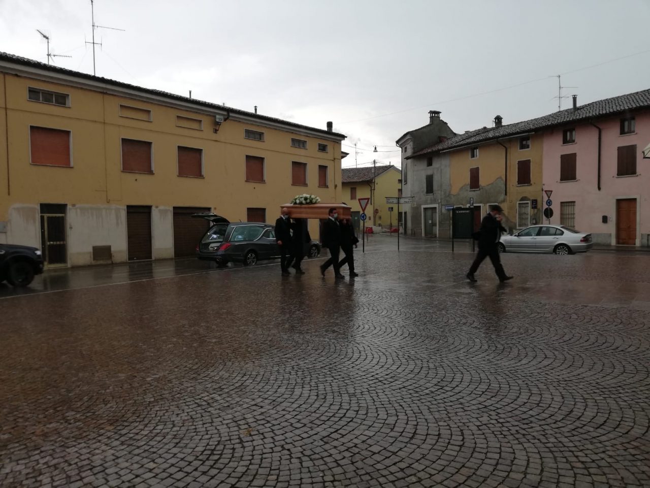 Addio commosso al dottor Giuseppe Dalè. Due comunità piangono lo stimato medico