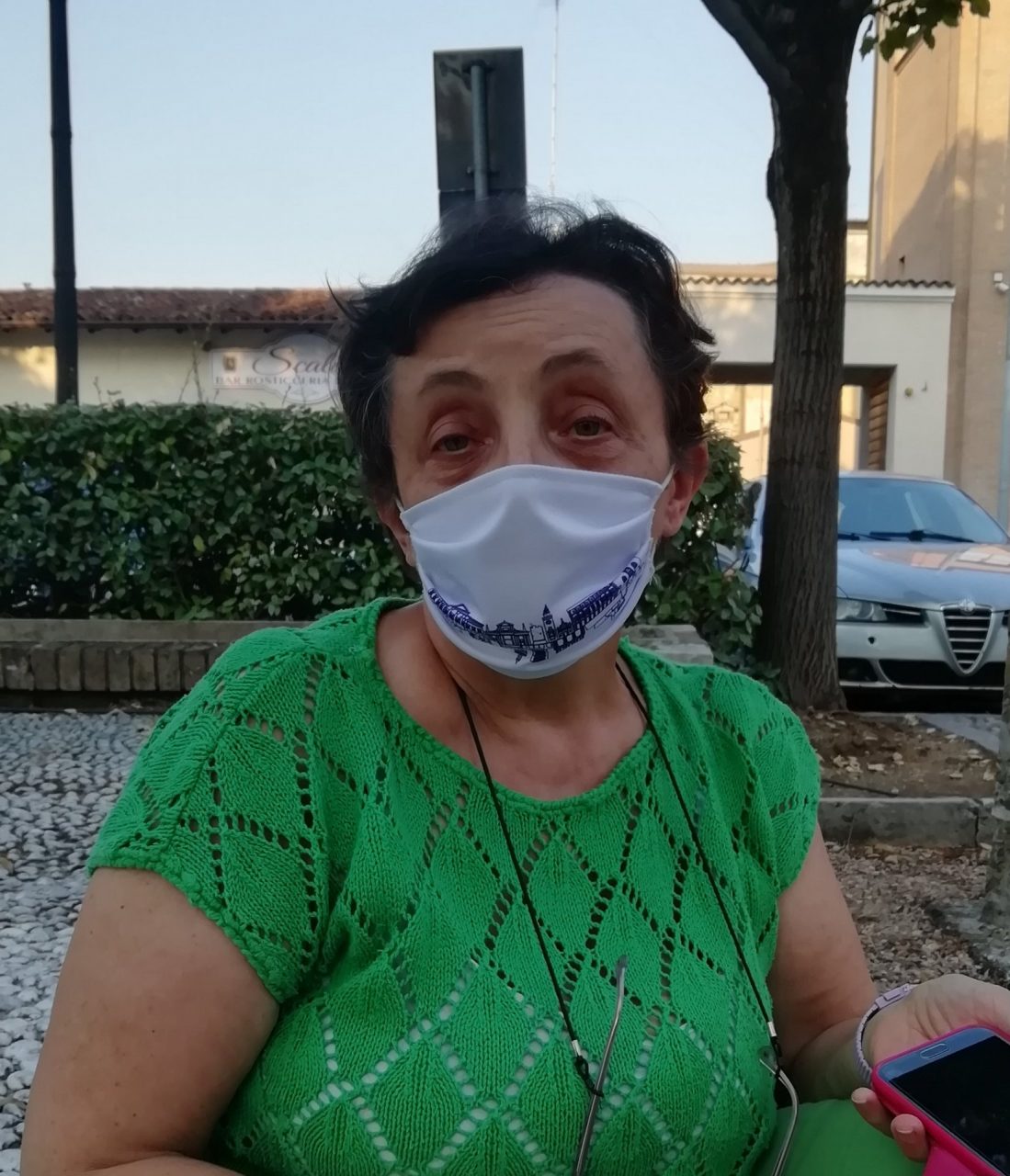 Appello alla Regione: «Fatemi riabbracciare mia mamma in Rsa»