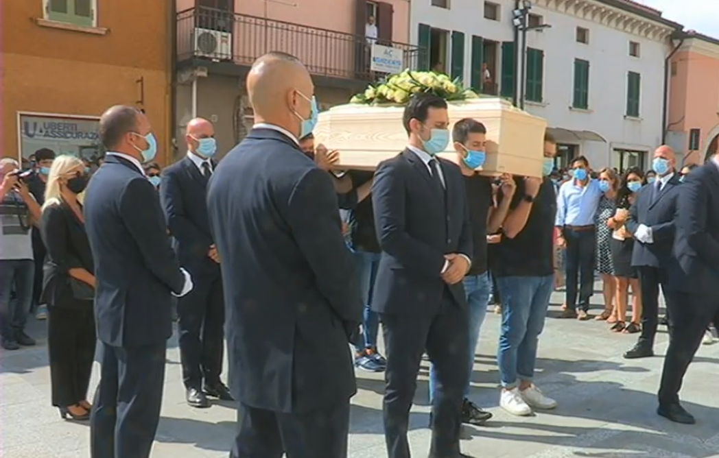 In centinaia per l’addio commosso a Nicolò Bagnuolo FOTO