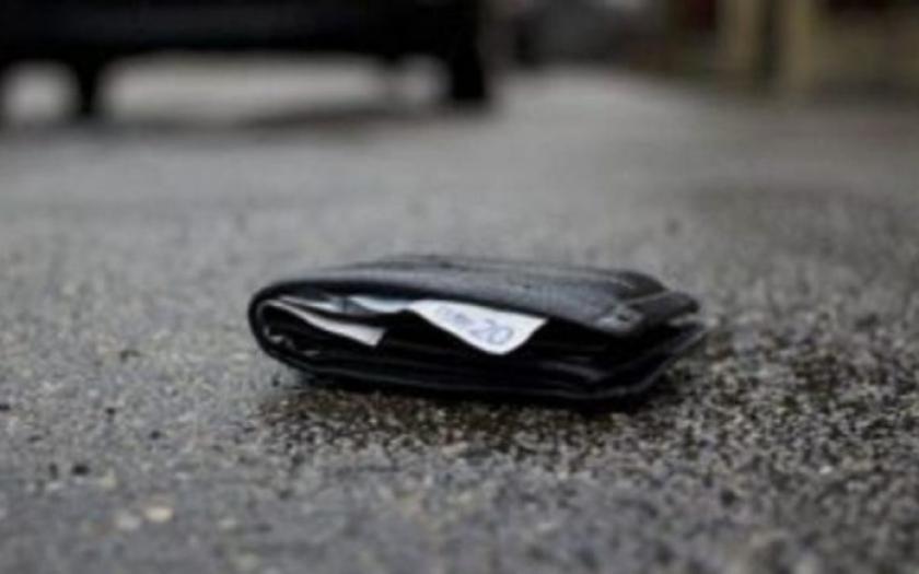 Perde il portafogli con all’interno 1.800 euro, la Locale glielo riconsegna a casa